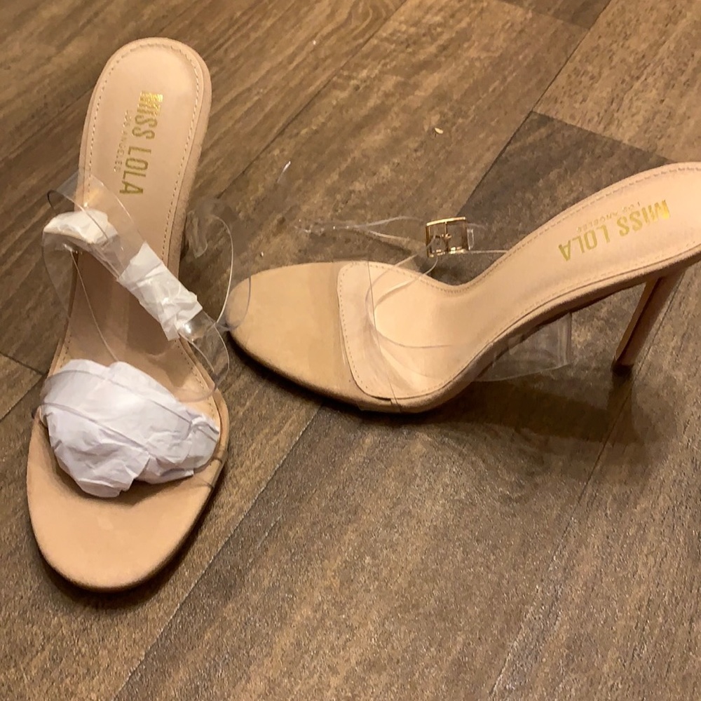 NUDE CLEAR HEELS